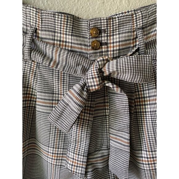 Abercrombie & Fitch High Waisted Plaid Shorts With Waist Tie - Picture 7 of 10